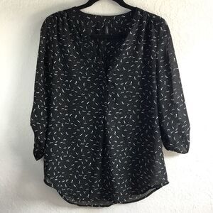 Black semi sheer top with white and green birds all over print v neck floaty szM